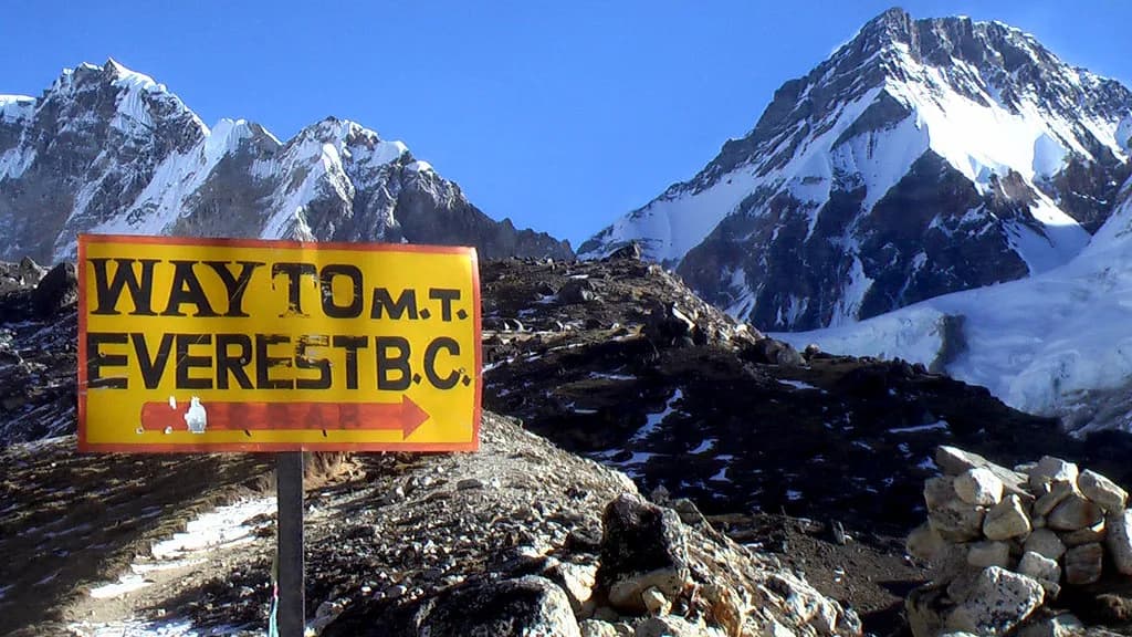 Photo 3: everest base cam trek route from namche bazzar 1783668408292 p1ewkp