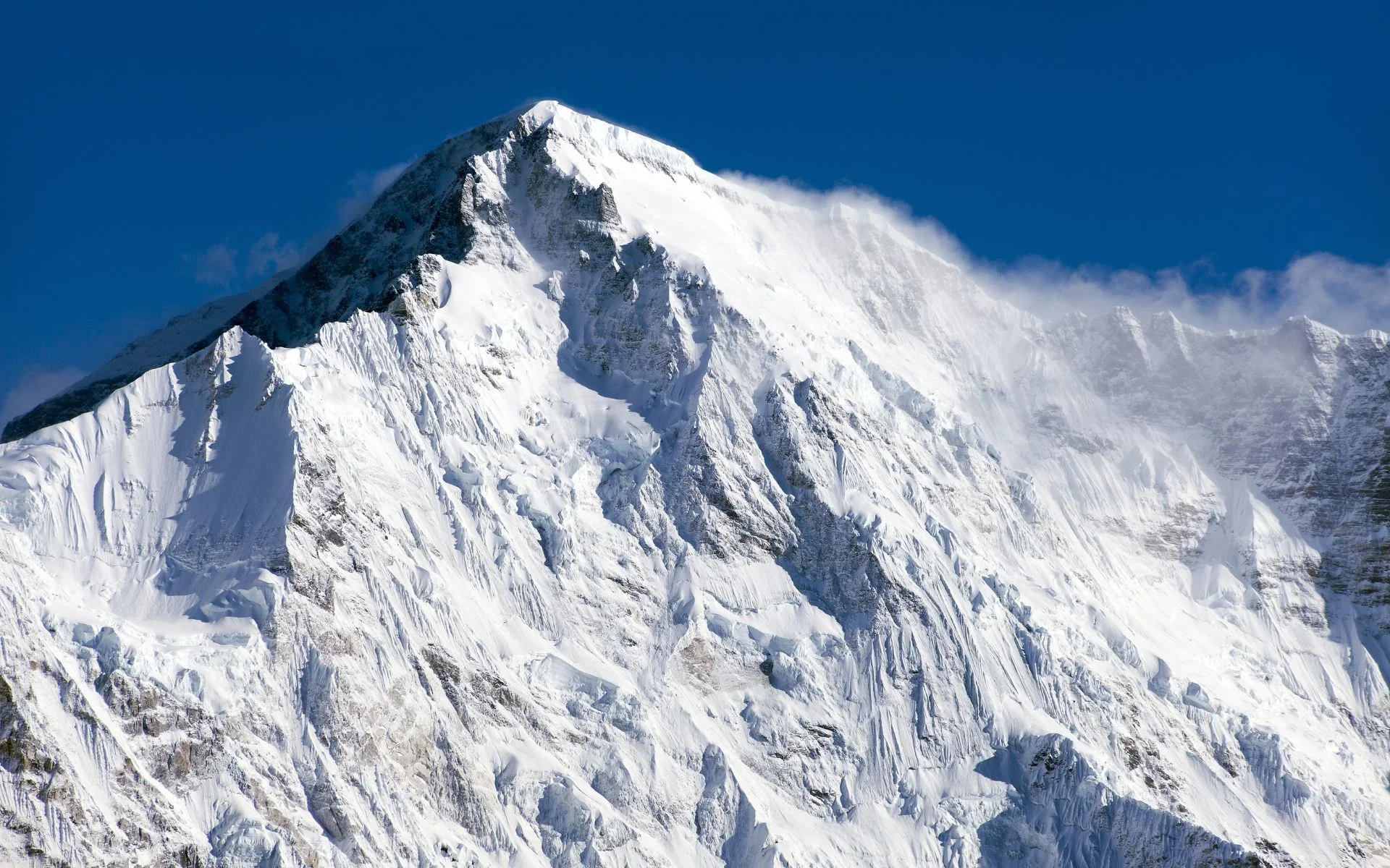 snowy peak of Mount Cho Oyu
