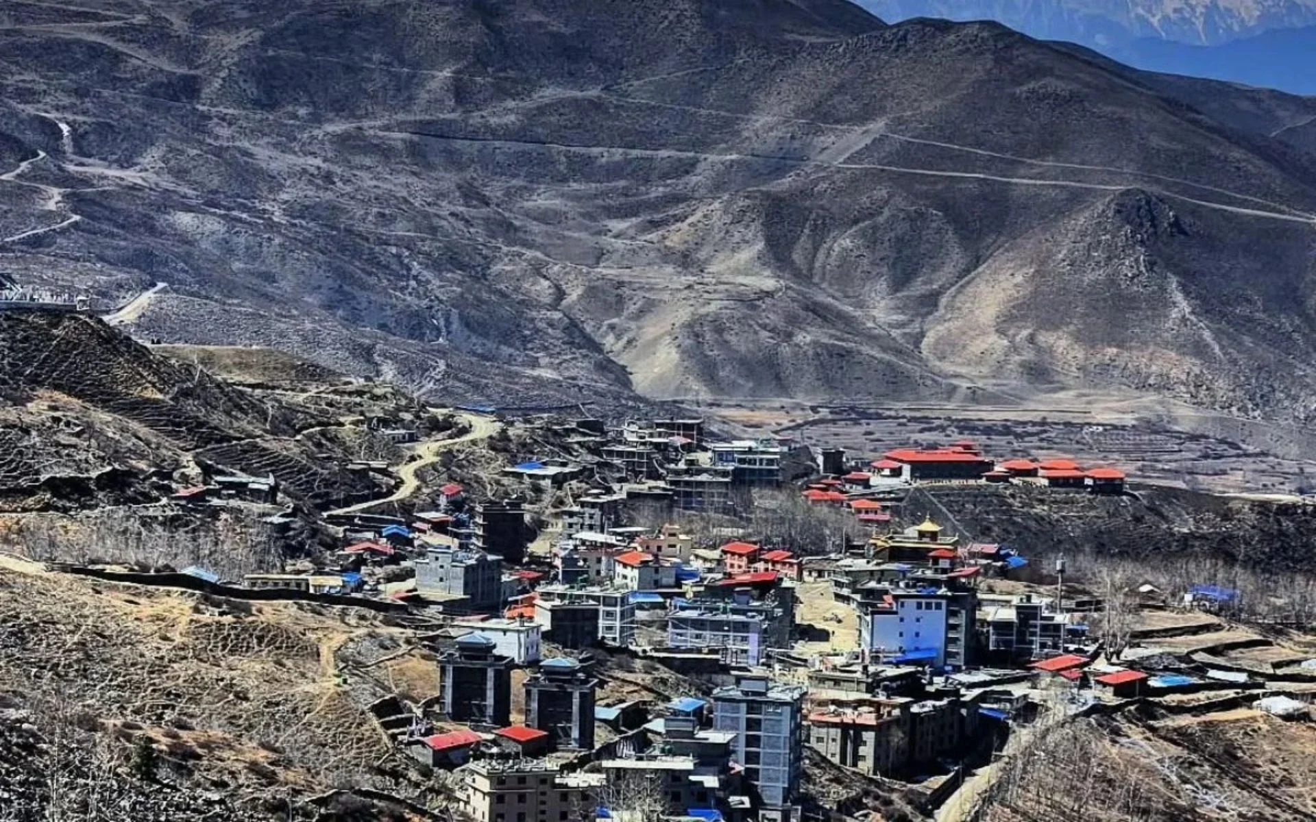thorong la pass valley