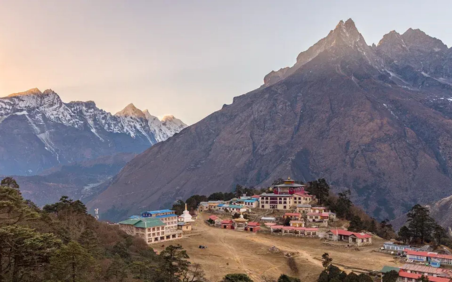 everest veiw from tengboche